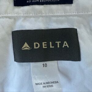 Short sleeve white Delta airlines shirt